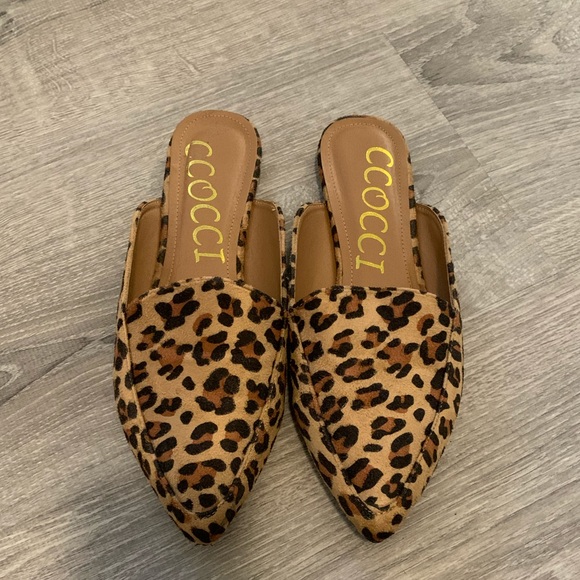 Vici Shoes - Cheetah print slip on flats